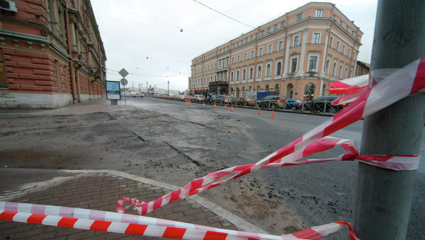 Прорыв трубы с горячей водой в Санкт-Петербурге